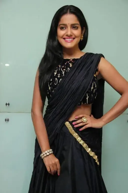 Indian Actress Vishakha Singh Images in Blue Half Saree